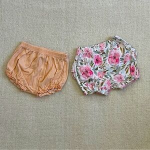 Baby girl clothes. Set of 2 ruffle shorts. 12 months.